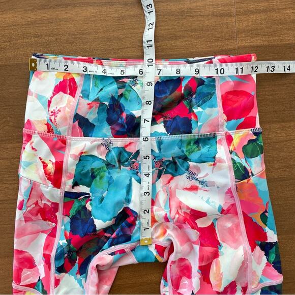 Zyia Active | Women’s Floral Zipper Pocket Light N’ Tight Hi-Rise Capri 20" LNT - Picture 9 of 12